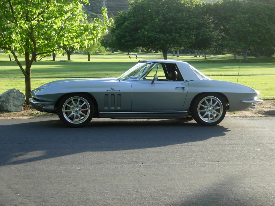 1965 Chevrolet Corvette C2 - Image 17 of 31