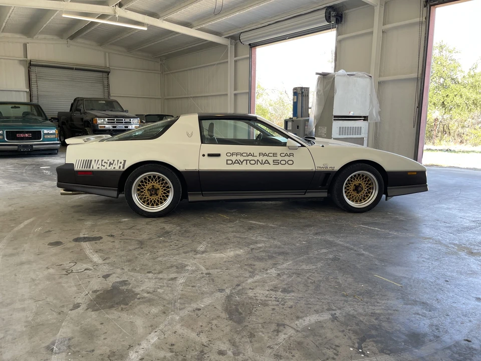 1983 Pontiac Firebird Trans Am 3rd Gen - Image 26 of 31