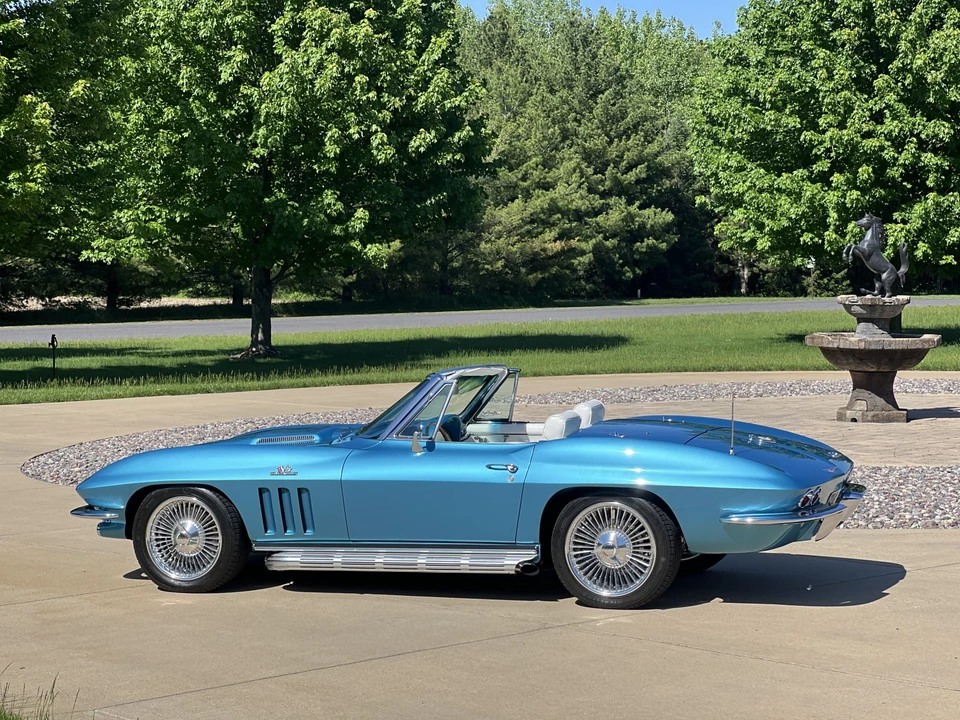 1965 Chevrolet Corvette C2 - Image 22 of 31