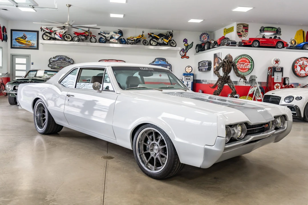 1967 Oldsmobile Cutlass Supreme - Image 13 of 31