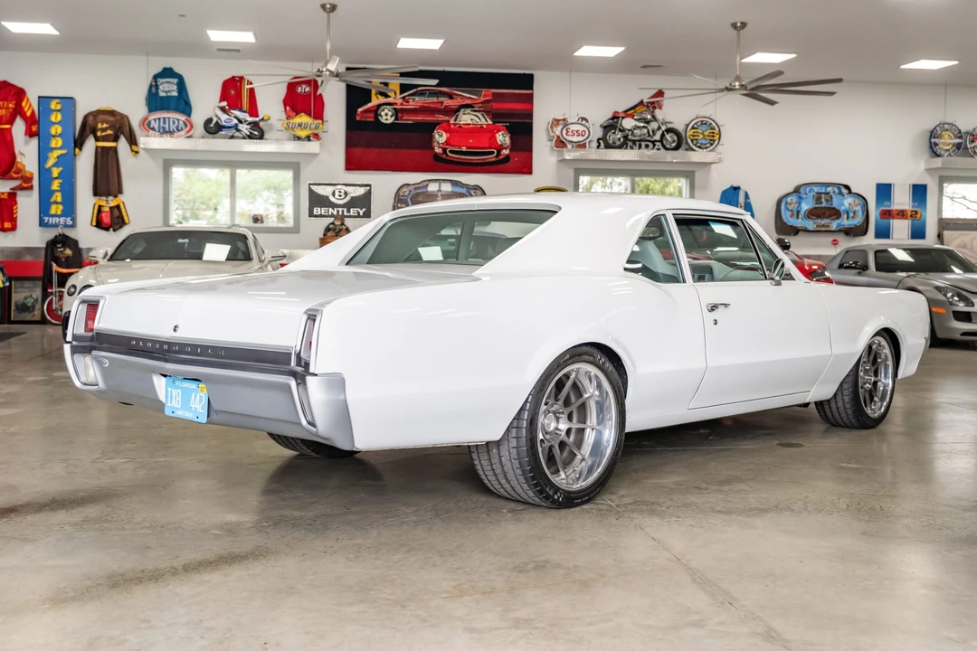 1967 Oldsmobile Cutlass Supreme - Image 14 of 31