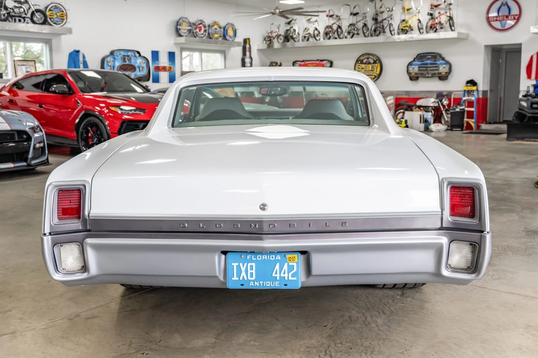 1967 Oldsmobile Cutlass Supreme - Image 15 of 31