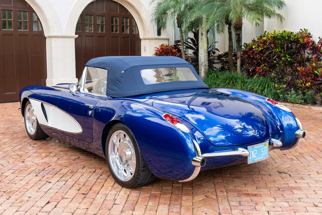 Chevrolet Corvette C1 - Image 29 of 31