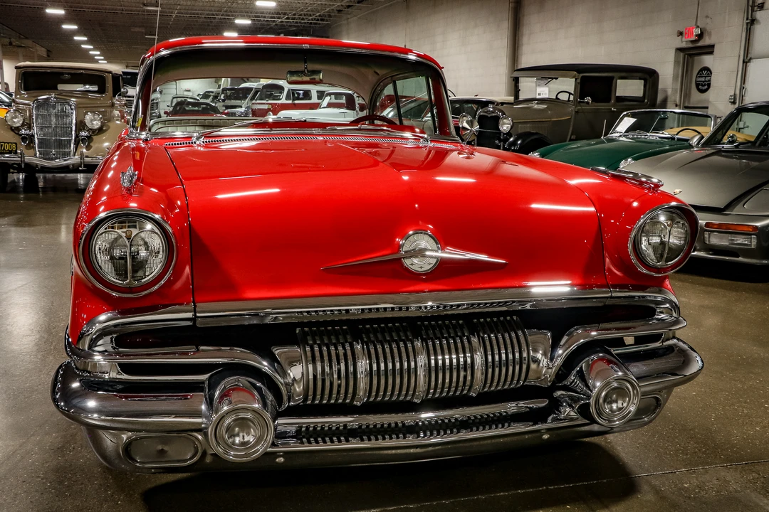 1957 Pontiac Chieftain - Image 2 of 31