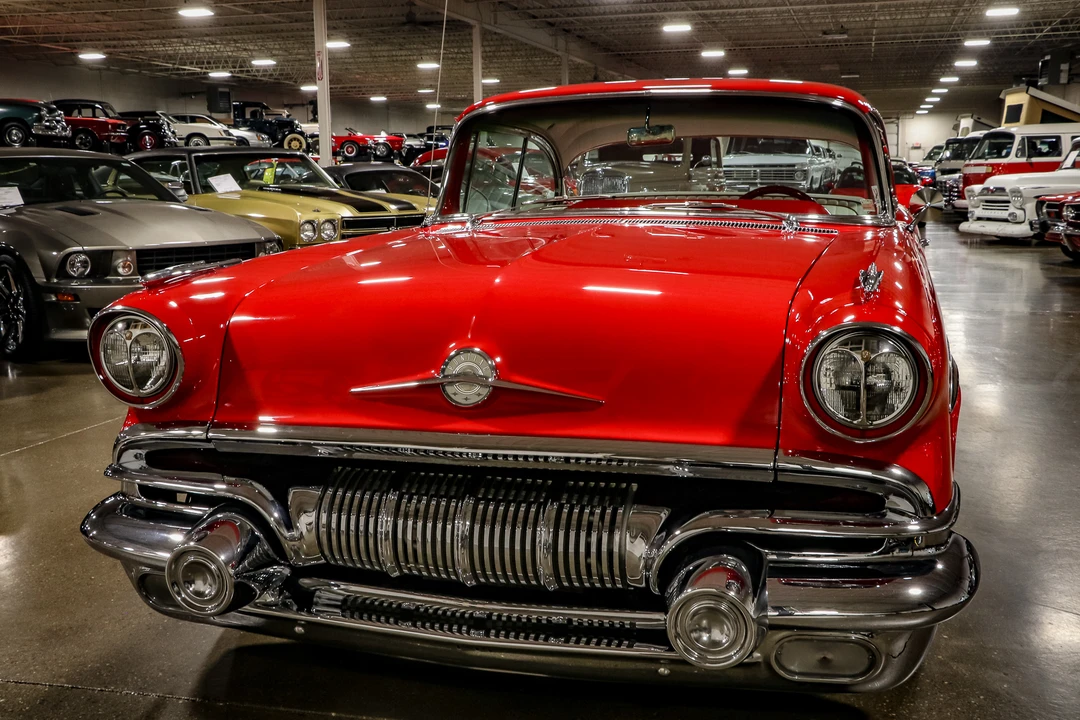 1957 Pontiac Chieftain - Image 4 of 31