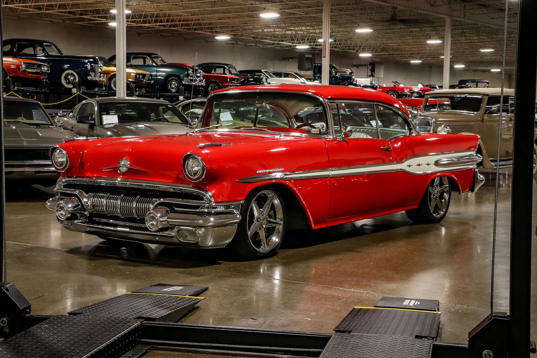 1957 Pontiac Chieftain - Image 6 of 31