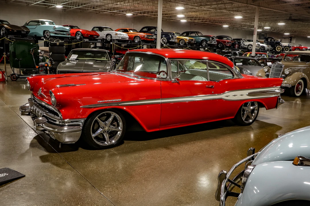 1957 Pontiac Chieftain - Image 7 of 31