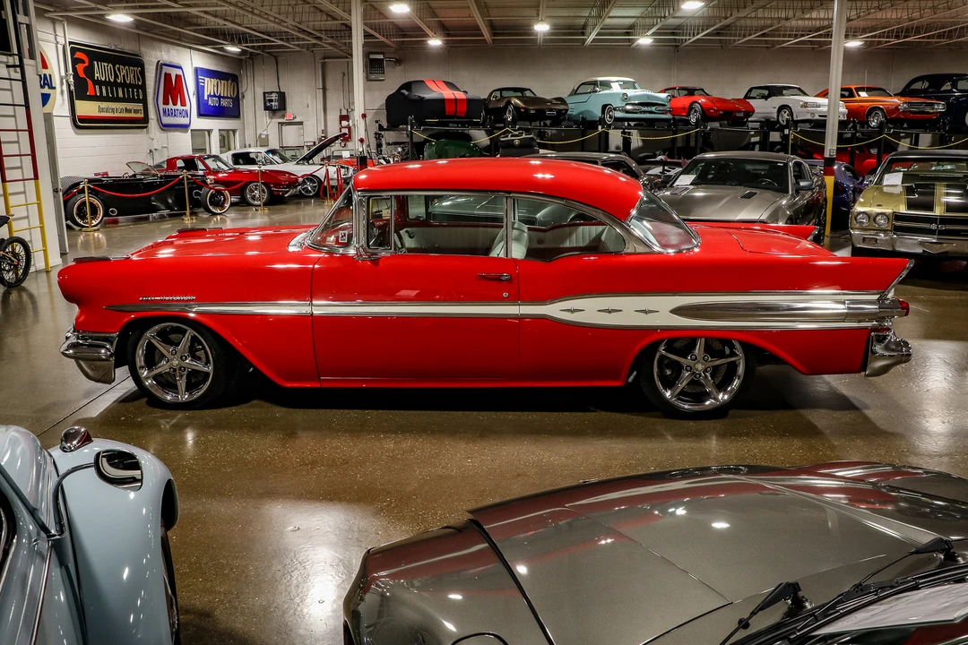 1957 Pontiac Chieftain - Image 8 of 31