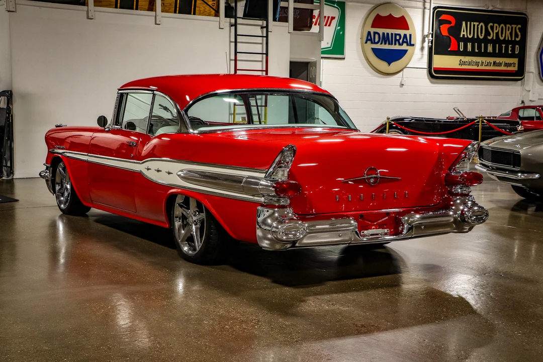 1957 Pontiac Chieftain - Image 10 of 31
