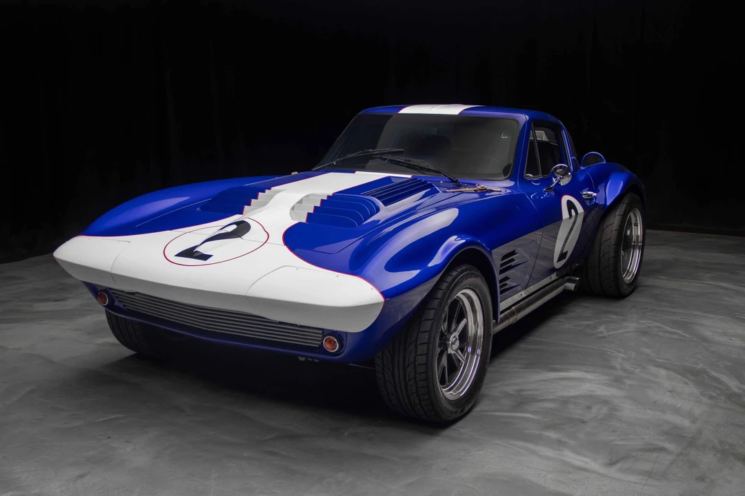 Chevrolet Corvette C2 - Image 11 of 31
