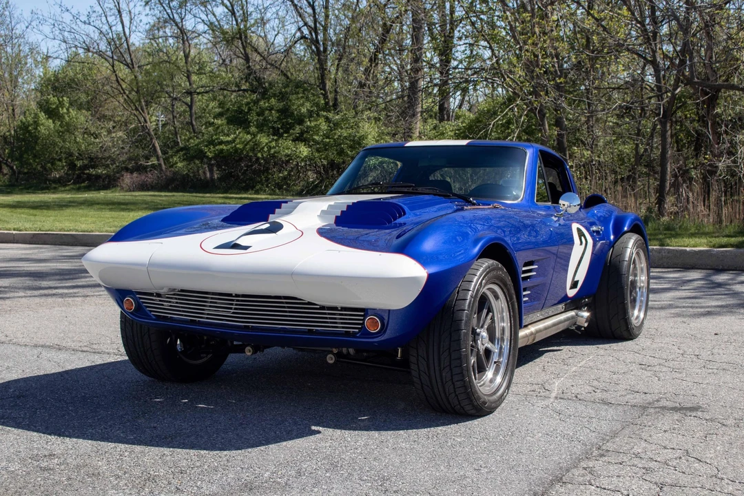 Chevrolet Corvette C2 - Image 2 of 31