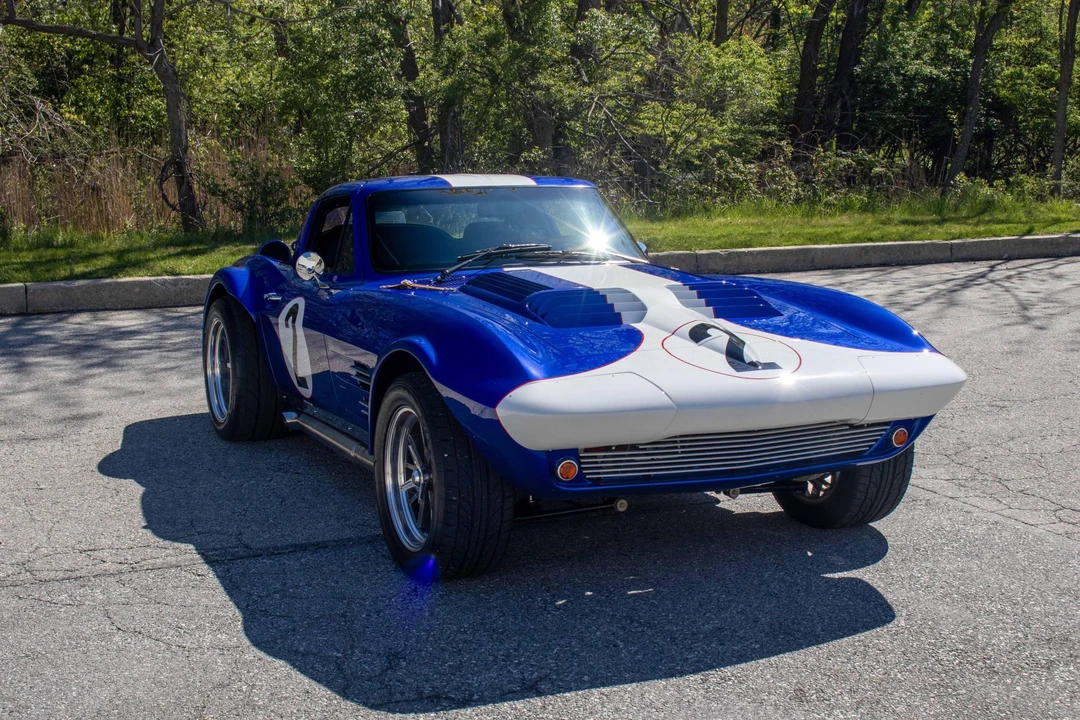 Chevrolet Corvette C2 - Image 8 of 31