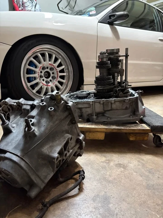 Parts & Memorabilia Gearboxes - Image 4 of 4