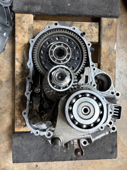 Parts & Memorabilia Gearboxes - Image 2 of 4
