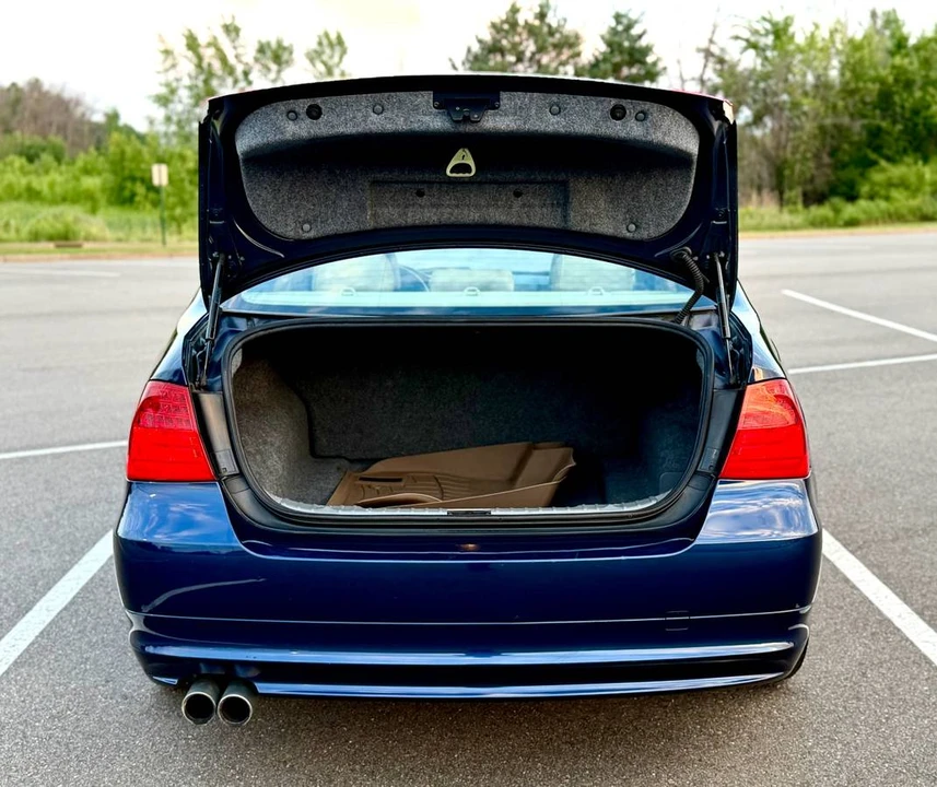 2011 BMW E90 3 Series Sedan - Image 10 of 24