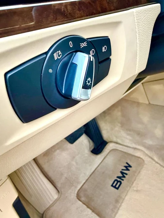 2011 BMW E90 3 Series Sedan - Image 12 of 24