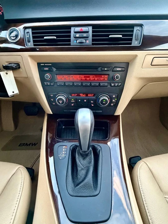2011 BMW E90 3 Series Sedan - Image 19 of 24