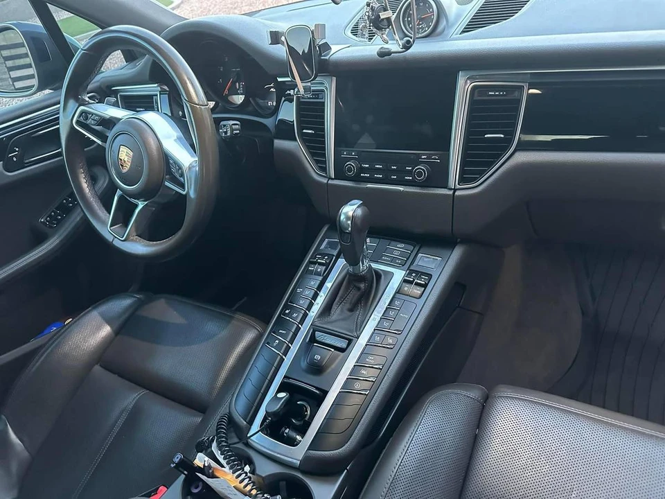 2018 Porsche Macan - Image 12 of 13