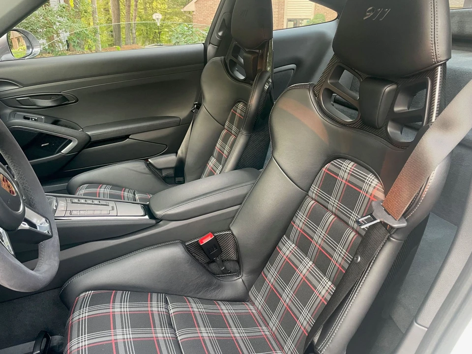 2017 Parts & Memorabilia Seats & Interior - Image 11 of 11