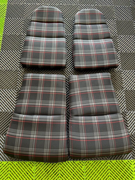 2017 Parts & Memorabilia Seats & Interior - Image 2 of 11