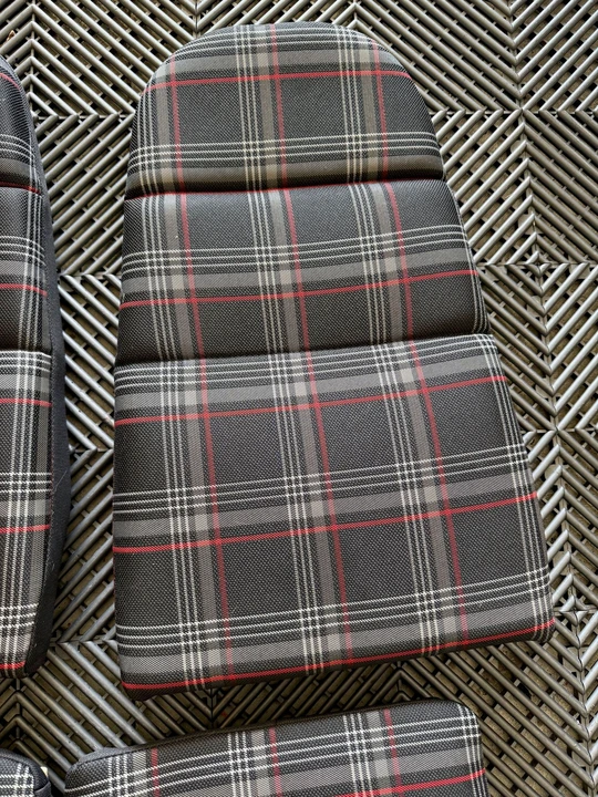 2017 Parts & Memorabilia Seats & Interior - Image 4 of 11