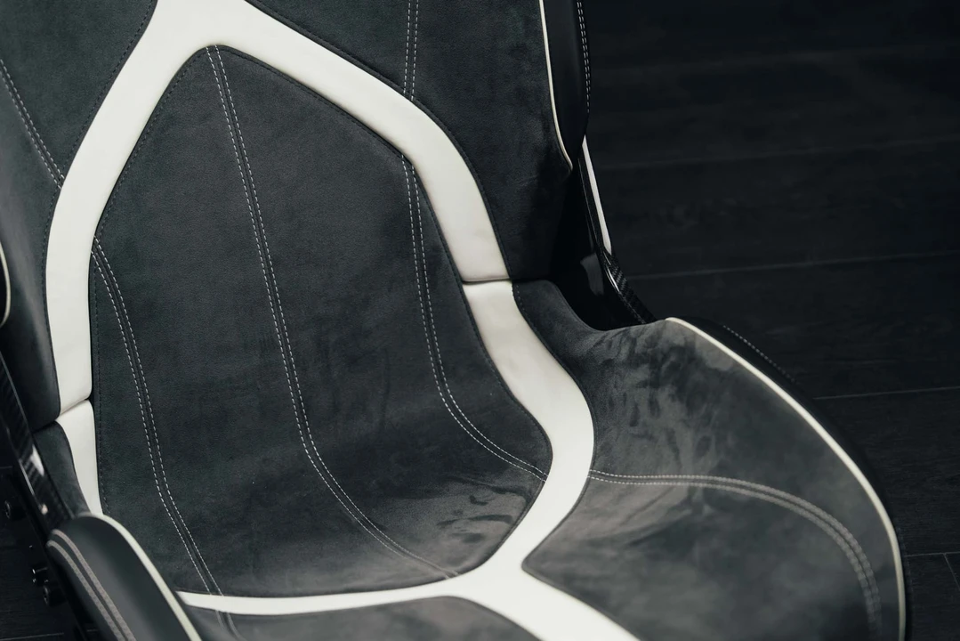 Parts & Memorabilia Seats & Interior - Image 13 of 31