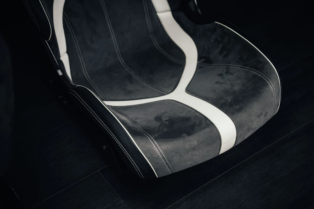 Parts & Memorabilia Seats & Interior - Image 27 of 31