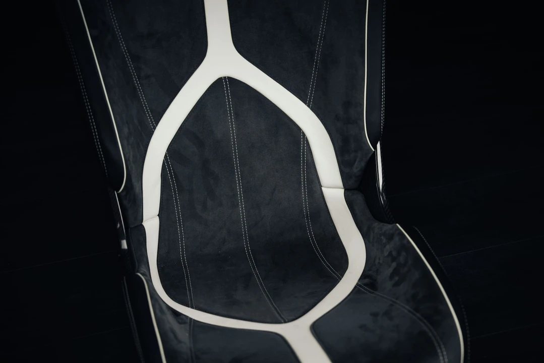 Parts & Memorabilia Seats & Interior - Image 24 of 31