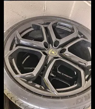 Lamborghini Aventador Wheels and Tires