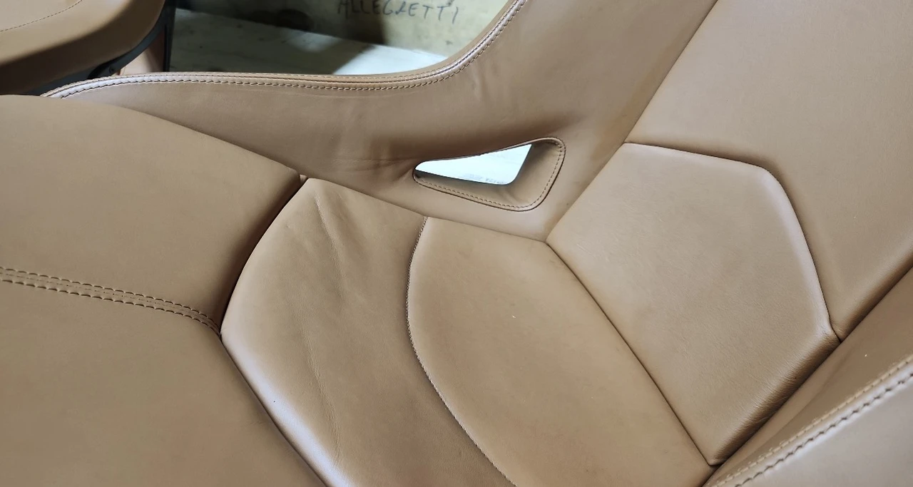 Parts & Memorabilia Seats & Interior - Image 27 of 31