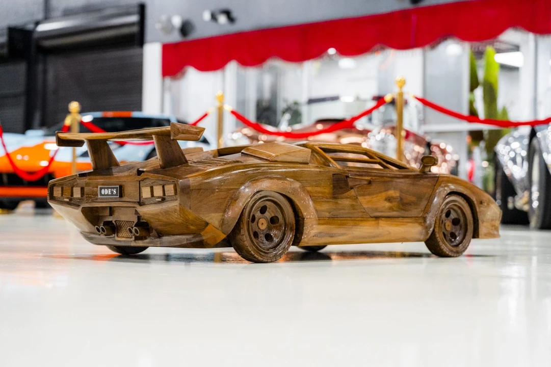 Parts & Memorabilia Scale Models - Image 2 of 7