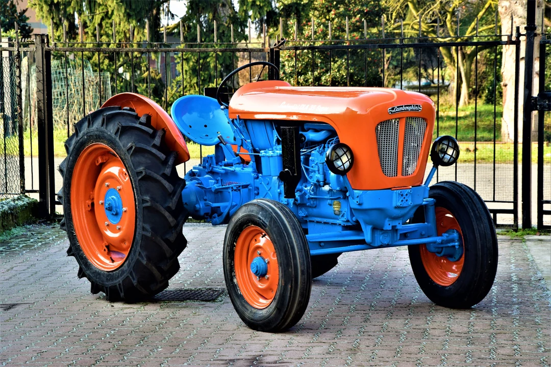 Lamborghini Tractors - Image 9 of 10