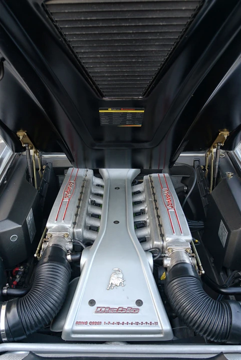 Lamborghini Diablo VT - Image 14 of 25