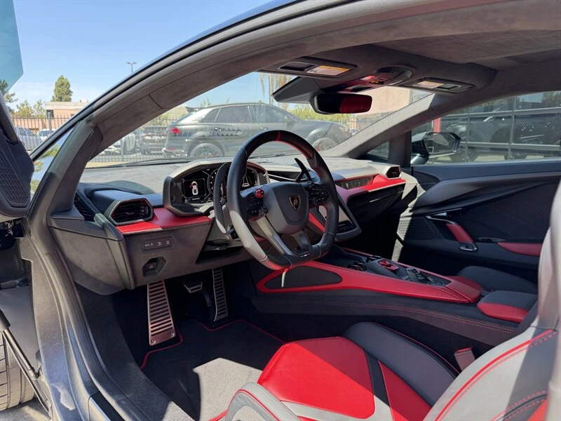 2025 Lamborghini Revuelto - Image 13 of 20