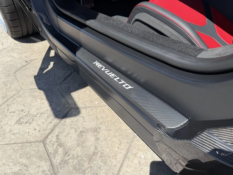 2025 Lamborghini Revuelto - Image 15 of 20