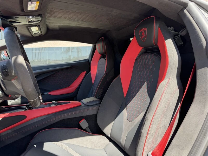 2026 Lamborghini Revuelto - Image 15 of 22