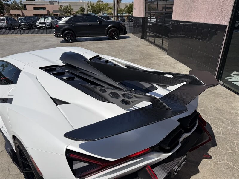 2026 Lamborghini Revuelto - Image 9 of 22