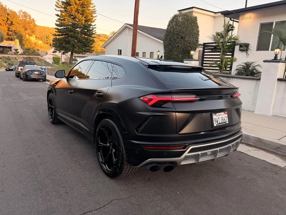 Lamborghini Urus - Image 5 of 10