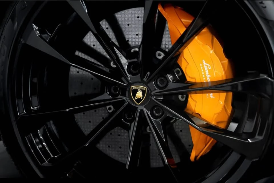 2019 Lamborghini Urus - Image 8 of 10