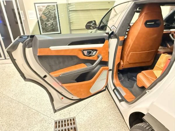 2019 Lamborghini Urus - Image 17 of 19