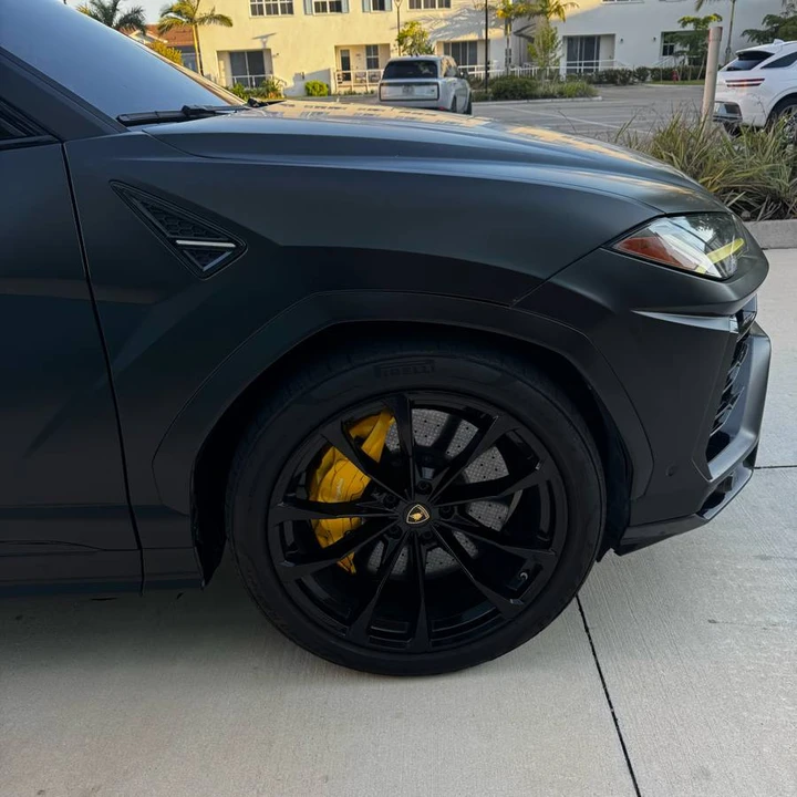 2019 Lamborghini Urus - Image 2 of 18