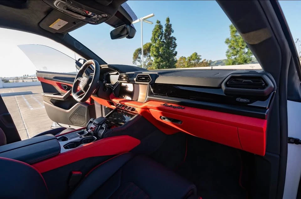 2025 Lamborghini Urus SE - Image 5 of 6