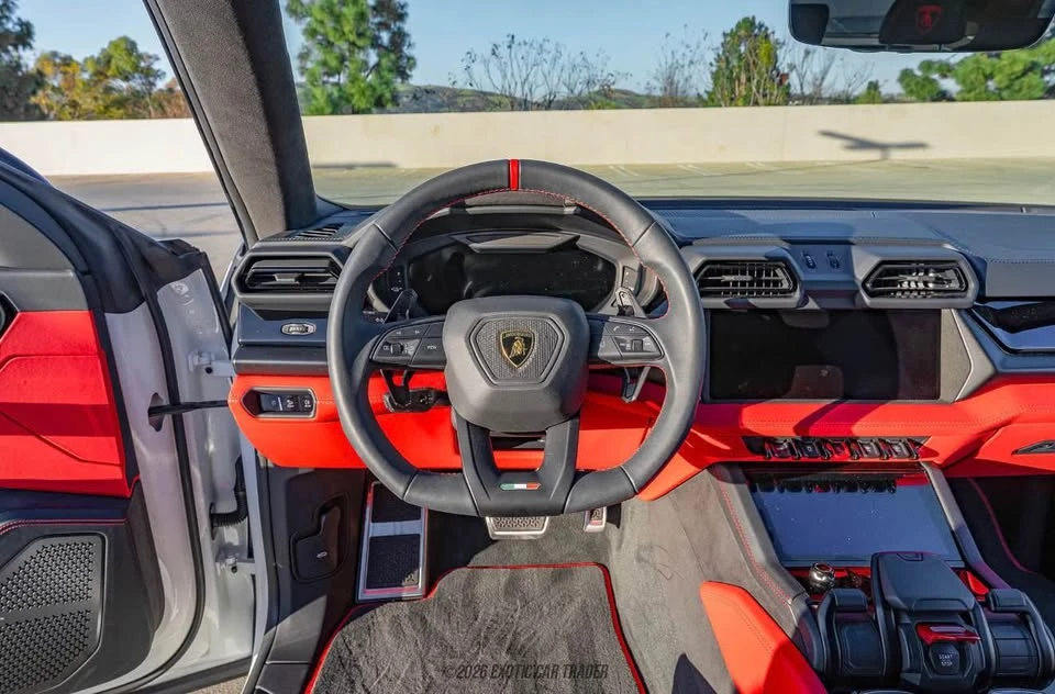 2025 Lamborghini Urus SE - Image 4 of 6