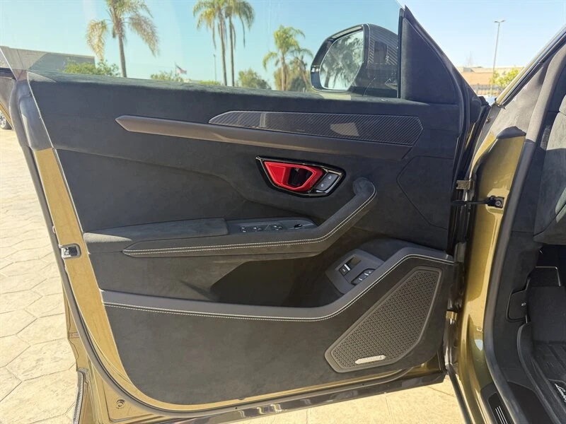 2024 Lamborghini Urus SE - Image 13 of 23