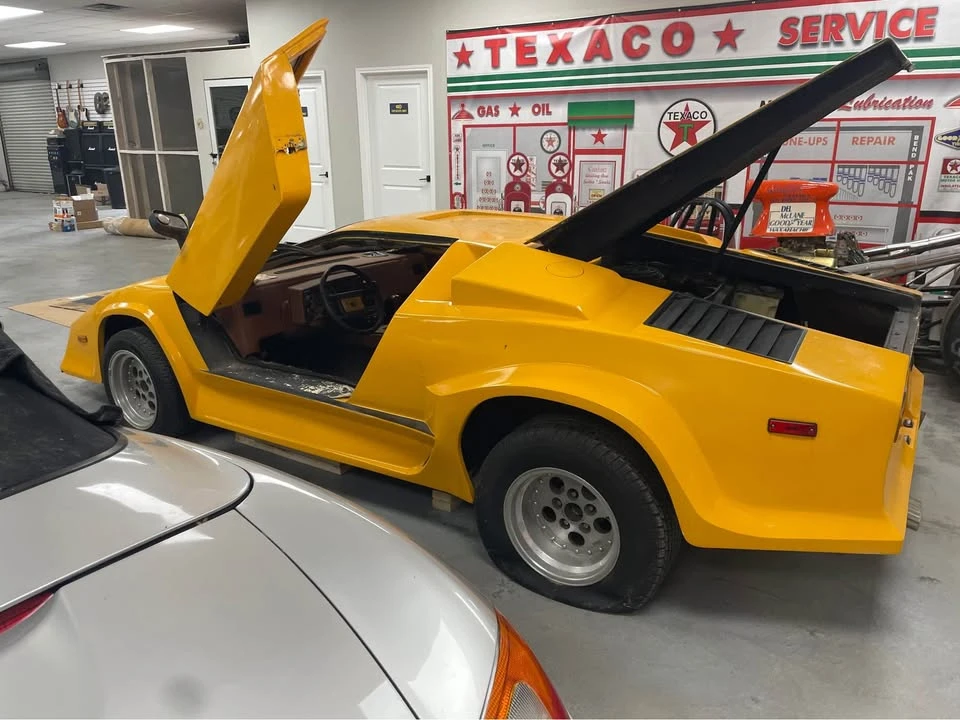 Lamborghini - Image 3 of 4