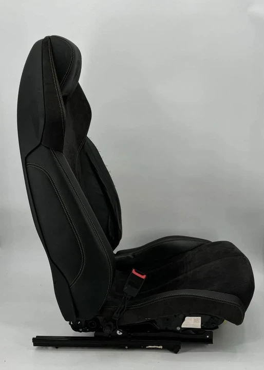 Parts & Memorabilia Seats & Interior - Image 2 of 10