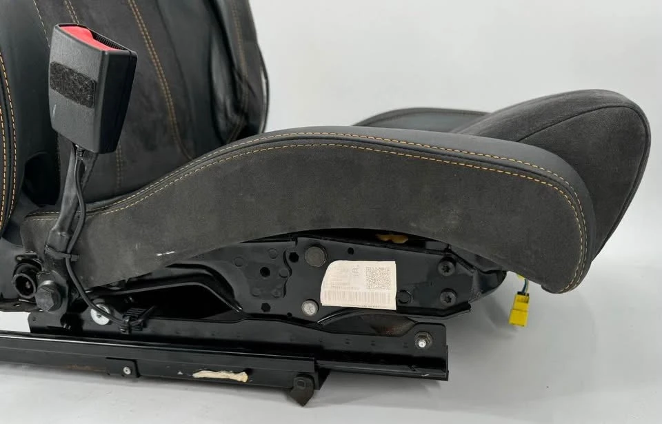 Parts & Memorabilia Seats & Interior - Image 3 of 10