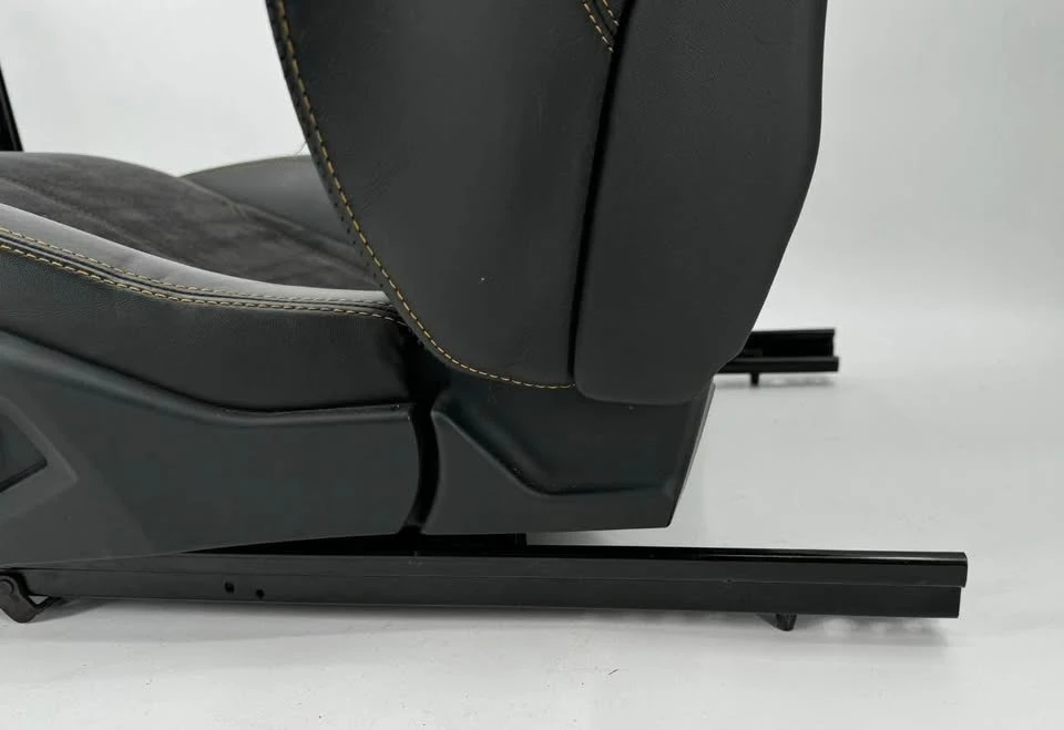 Parts & Memorabilia Seats & Interior - Image 10 of 10
