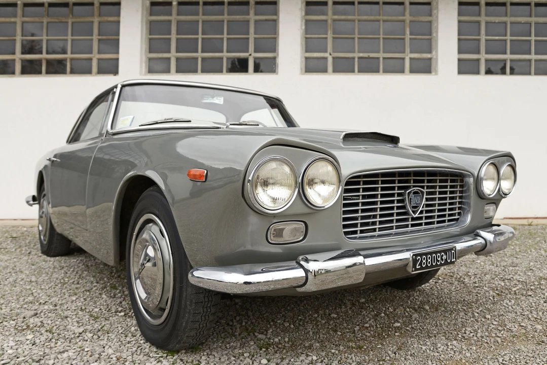 Lancia Flaminia - Image 2 of 26