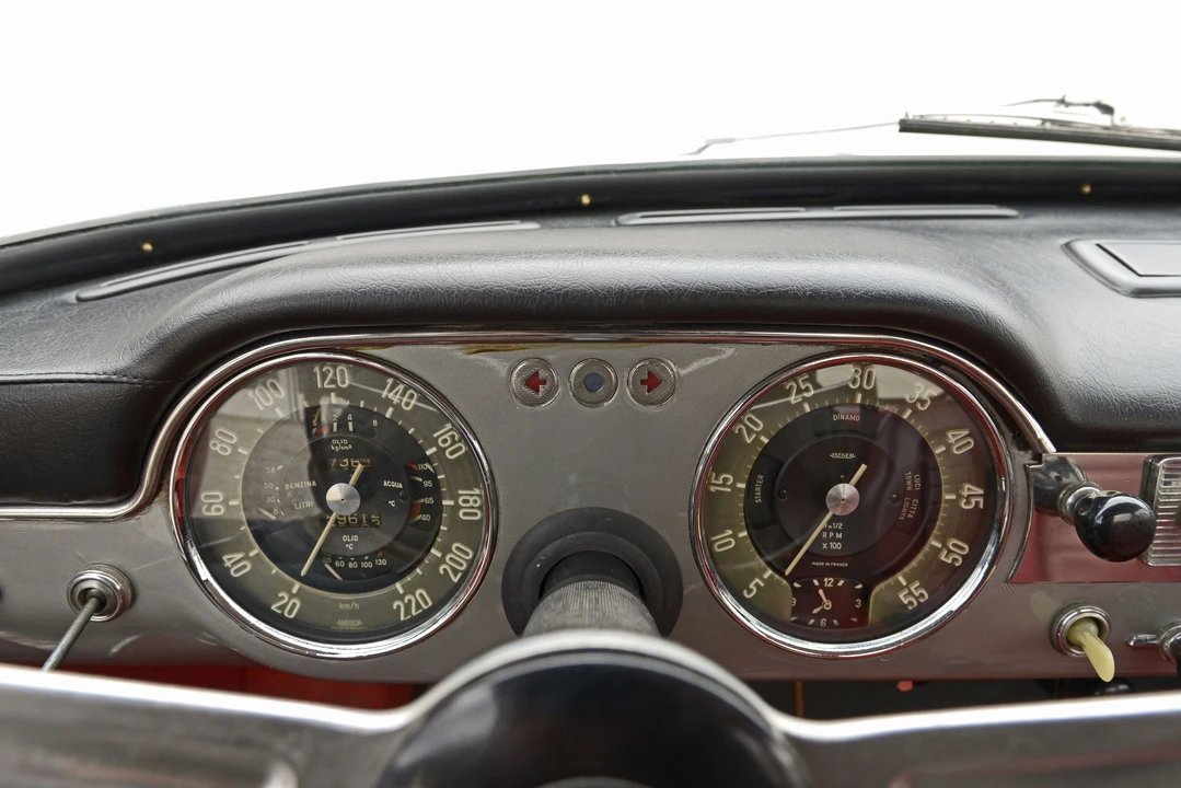 Lancia Flaminia - Image 9 of 26